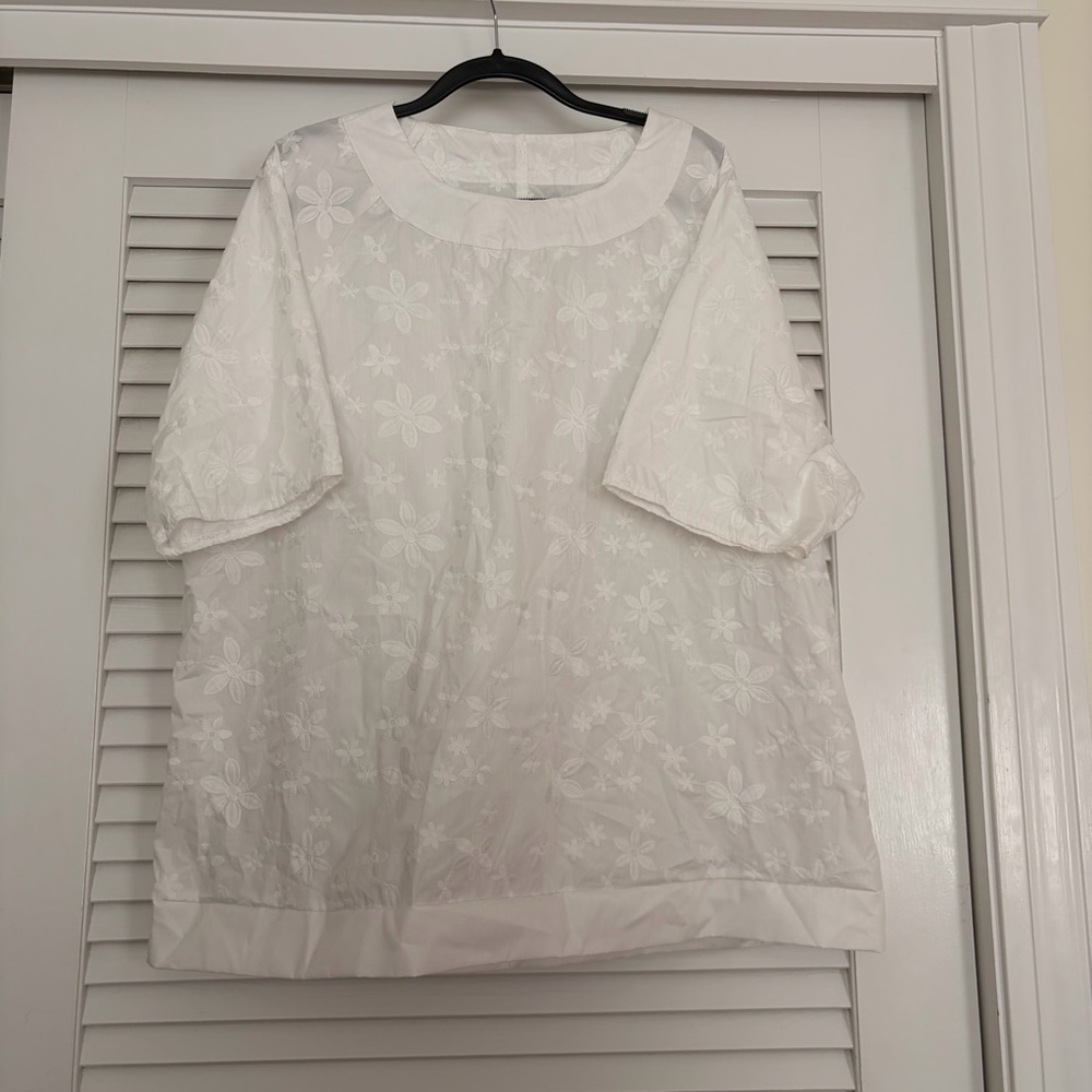 White Floral Embroidered Short Sleeve Top